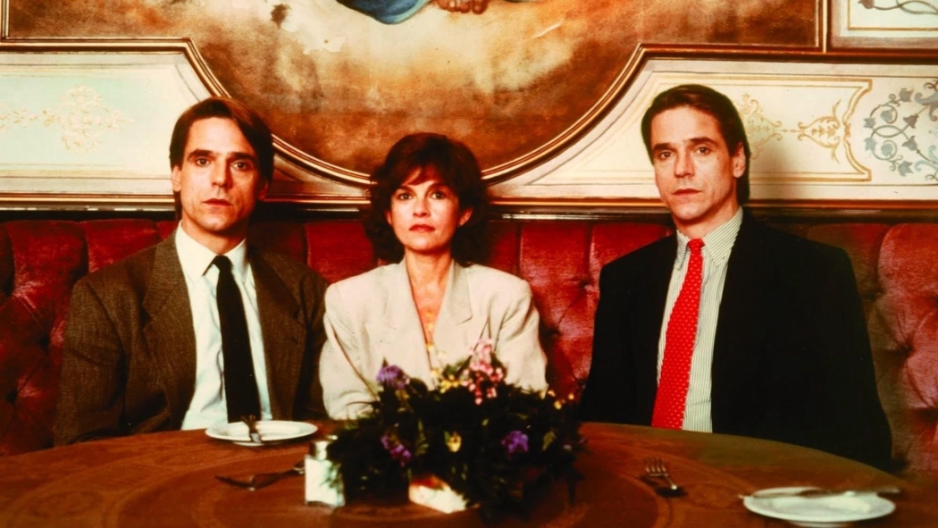 Ölü ikizler (1988) izle