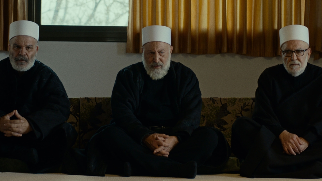 Ta'am al Tufah, Ahmar izle
